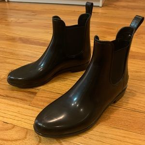 Same Edelman chelsea rain boots